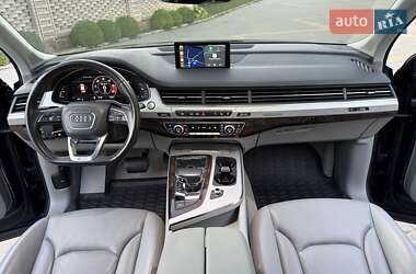 Позашляховик / Кросовер Audi Q7 2019 в 