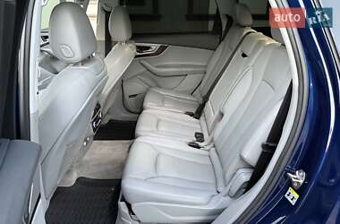 Позашляховик / Кросовер Audi Q7 2019 в 