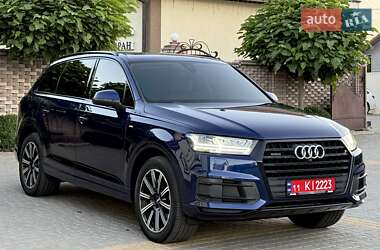 Позашляховик / Кросовер Audi Q7 2019 в 