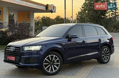 Позашляховик / Кросовер Audi Q7 2019 в 