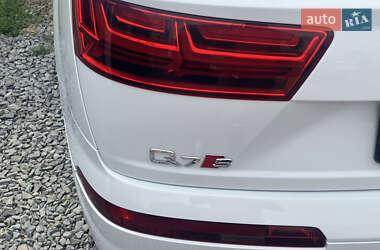 Внедорожник / Кроссовер Audi Q7 2016 в 