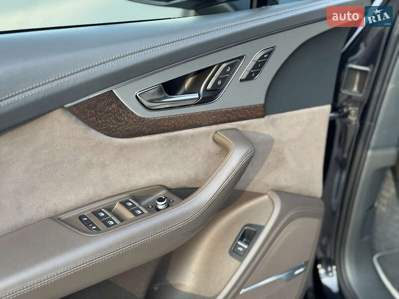 Внедорожник / Кроссовер Audi Q7 2015 в Днепре