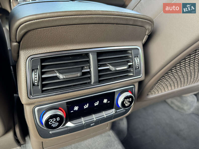 Внедорожник / Кроссовер Audi Q7 2015 в Днепре
