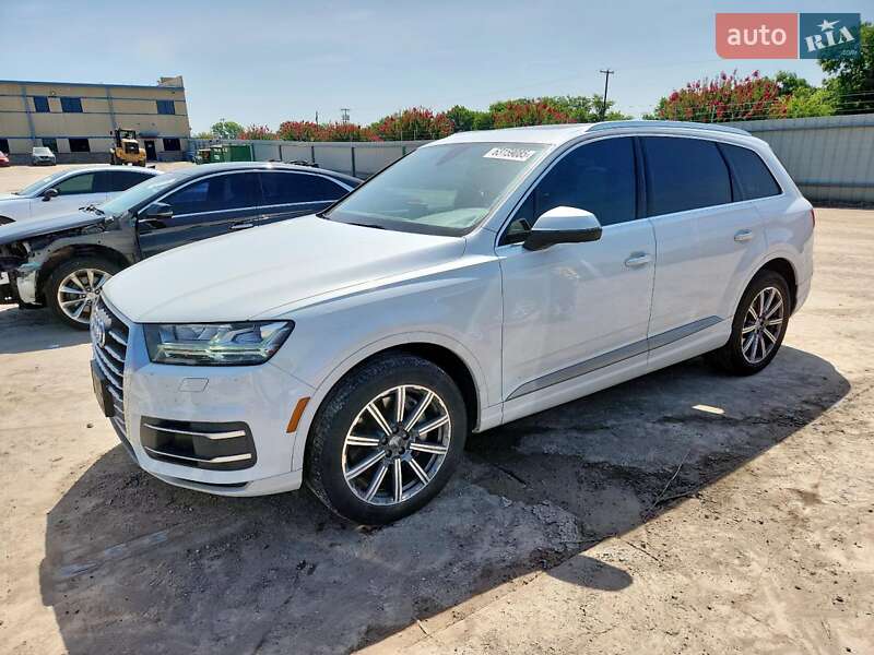 Позашляховик / Кросовер Audi Q7 2019 в 