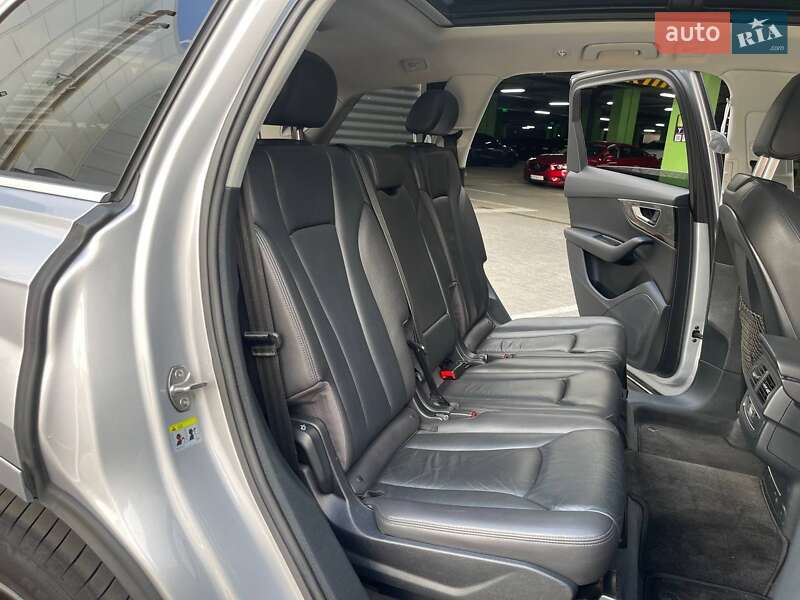 Позашляховик / Кросовер Audi Q7 2016 в Києві