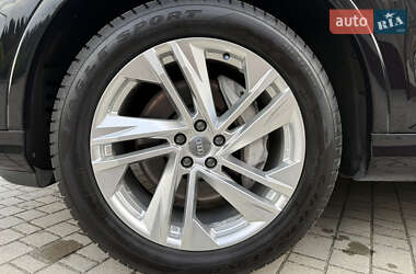Позашляховик / Кросовер Audi Q7 2020 в 