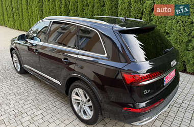 Позашляховик / Кросовер Audi Q7 2020 в 