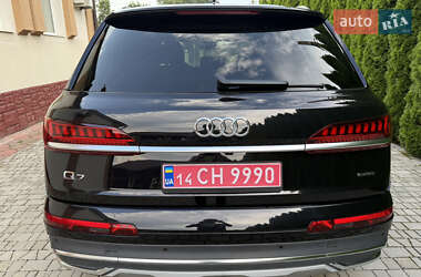 Позашляховик / Кросовер Audi Q7 2020 в 