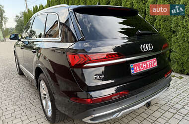 Позашляховик / Кросовер Audi Q7 2020 в 