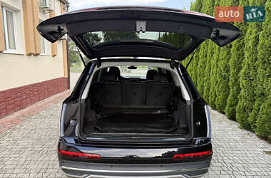 Позашляховик / Кросовер Audi Q7 2020 в 