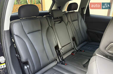 Позашляховик / Кросовер Audi Q7 2020 в 