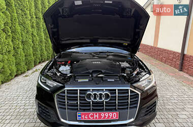 Позашляховик / Кросовер Audi Q7 2020 в 