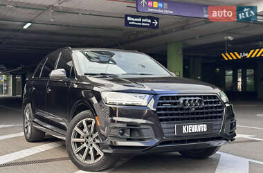 Внедорожник / Кроссовер Audi Q7 2017 в 