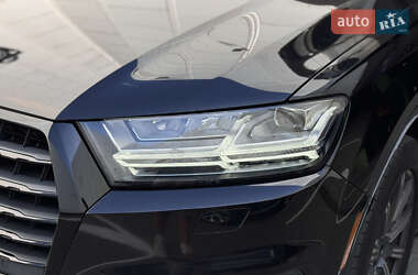 Внедорожник / Кроссовер Audi Q7 2017 в 
