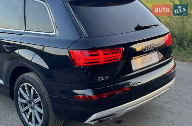 Позашляховик / Кросовер Audi Q7 2017 в 
