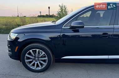 Позашляховик / Кросовер Audi Q7 2017 в 