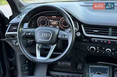 Позашляховик / Кросовер Audi Q7 2017 в 