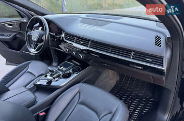 Позашляховик / Кросовер Audi Q7 2017 в 
