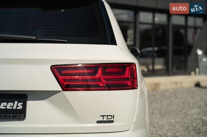 Внедорожник / Кроссовер Audi Q7 2017 в Черновцах