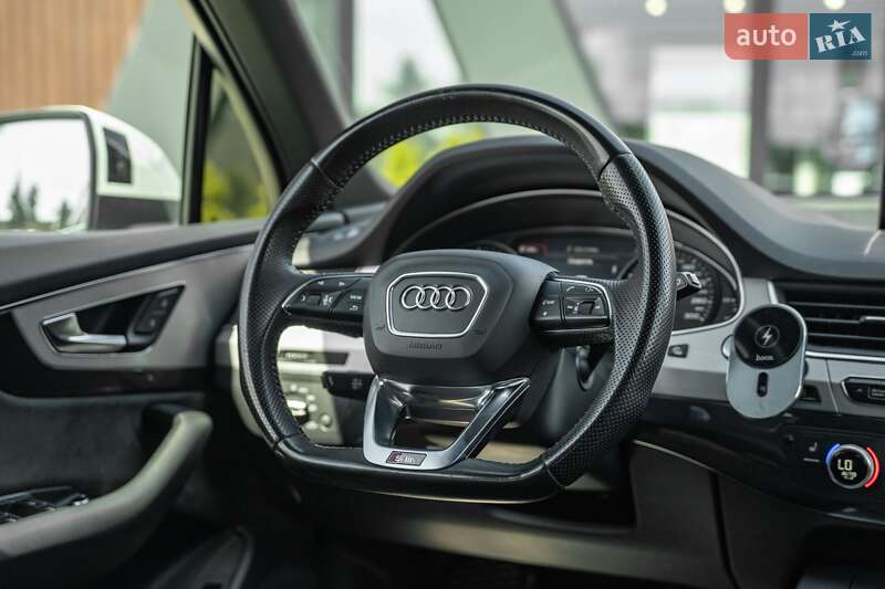 Внедорожник / Кроссовер Audi Q7 2017 в Черновцах