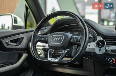 Позашляховик / Кросовер Audi Q7 2017 в 