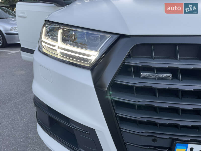 Внедорожник / Кроссовер Audi Q7 2017 в Киеве