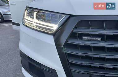 Позашляховик / Кросовер Audi Q7 2017 в 