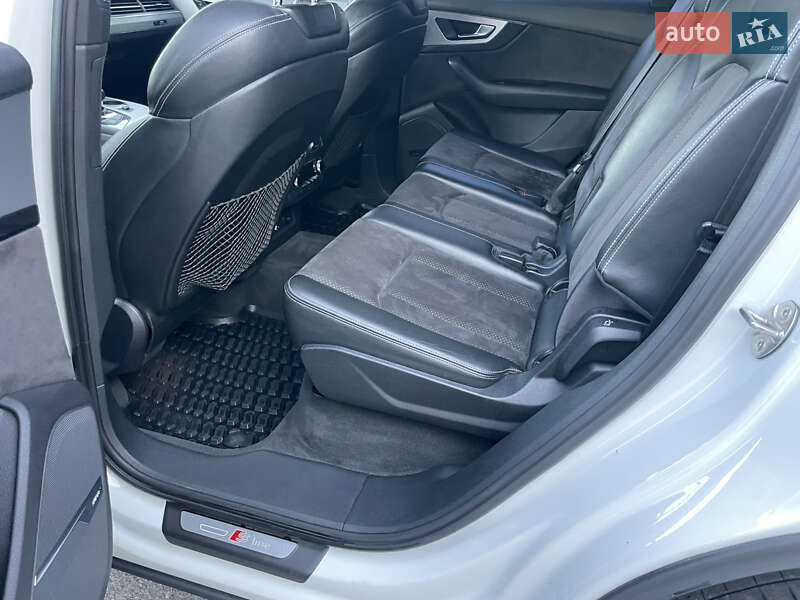 Внедорожник / Кроссовер Audi Q7 2017 в Киеве