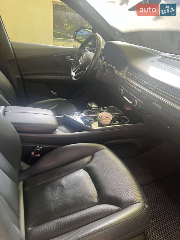 Позашляховик / Кросовер Audi Q7 2016 в Чернівцях
