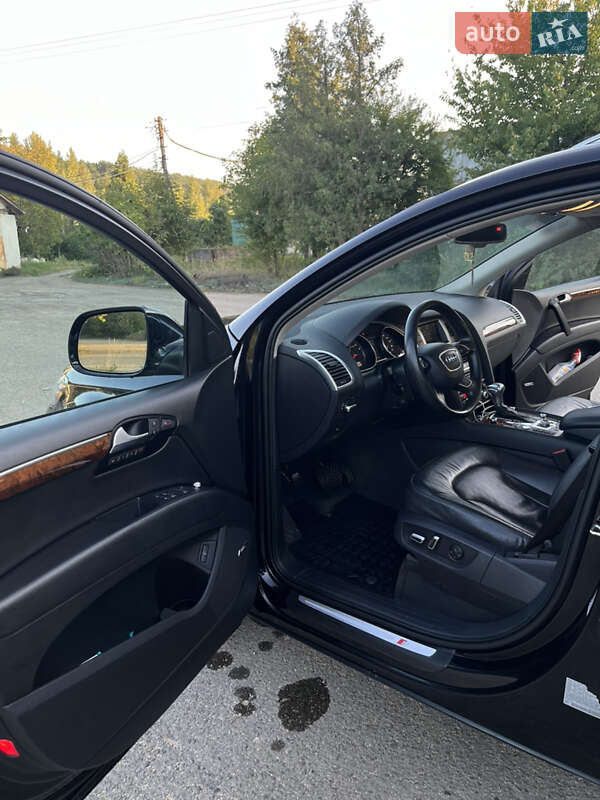 Позашляховик / Кросовер Audi Q7 2013 в Чернівцях