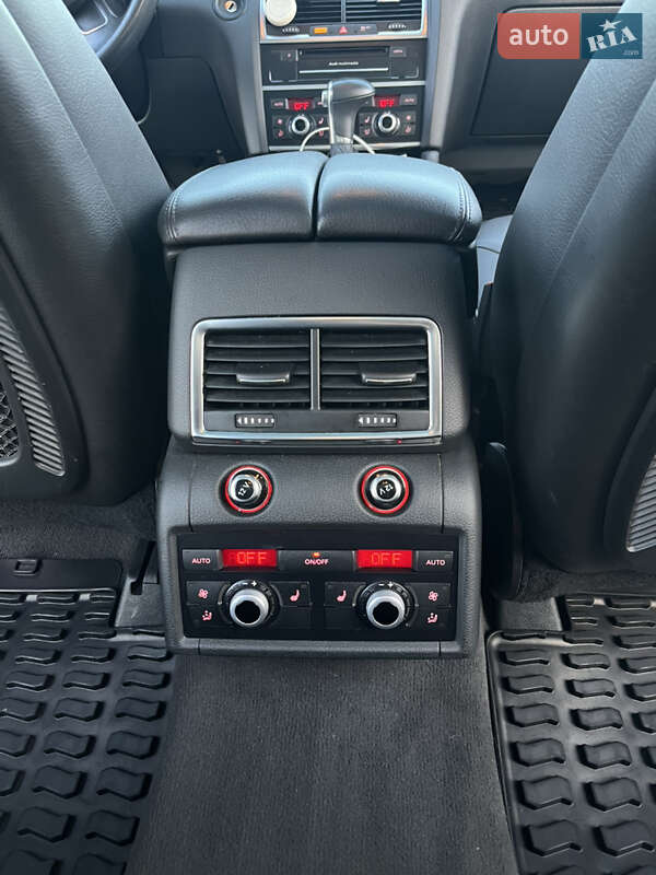 Позашляховик / Кросовер Audi Q7 2013 в Чернівцях