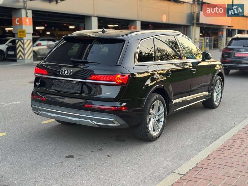 Внедорожник / Кроссовер Audi Q7 2020 в 
