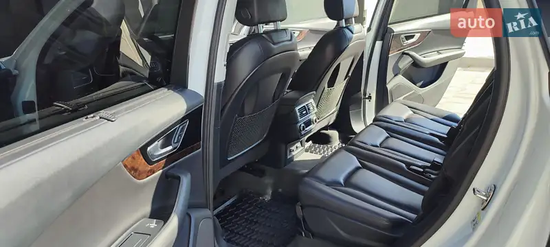 Audi Q7 2017 VIN WA1VAAF73JD017053 фото оголошення 8 з 54