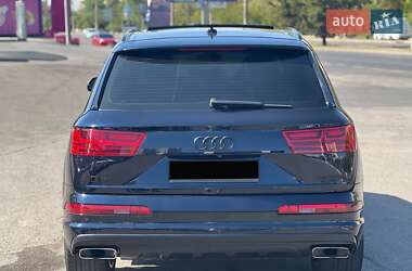 Внедорожник / Кроссовер Audi Q7 2016 в 