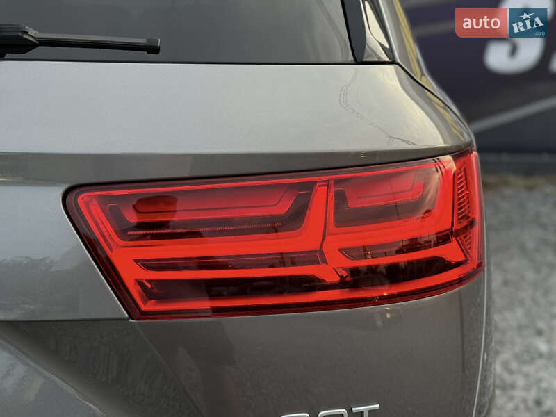 Позашляховик / Кросовер Audi Q7 2017 в Стрию
