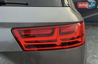 Позашляховик / Кросовер Audi Q7 2017 в 