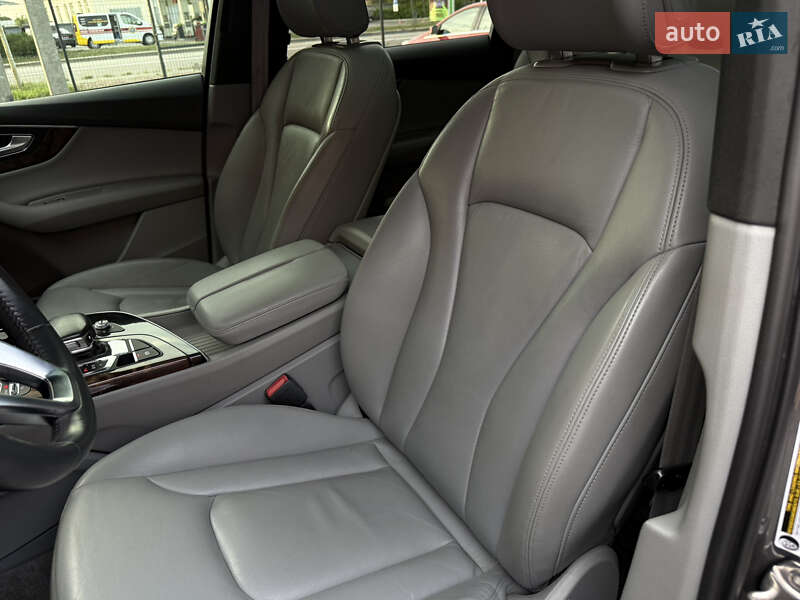 Позашляховик / Кросовер Audi Q7 2017 в Стрию