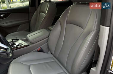 Позашляховик / Кросовер Audi Q7 2017 в 