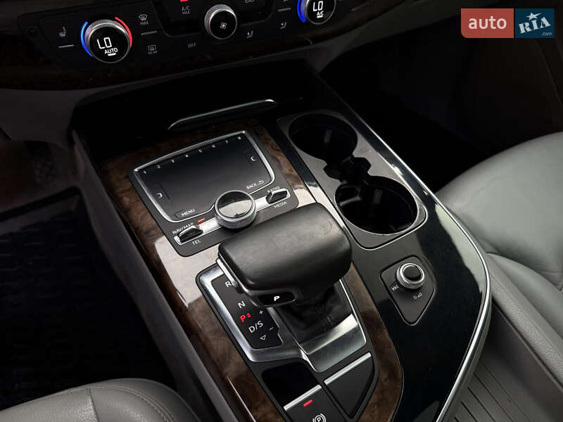 Позашляховик / Кросовер Audi Q7 2017 в Стрию