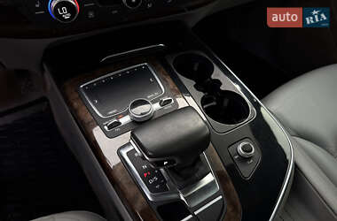 Позашляховик / Кросовер Audi Q7 2017 в 