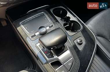 Позашляховик / Кросовер Audi Q7 2015 в 