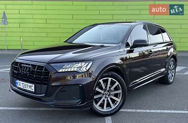 Позашляховик / Кросовер Audi Q7 2022 в 