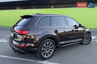 Позашляховик / Кросовер Audi Q7 2022 в 