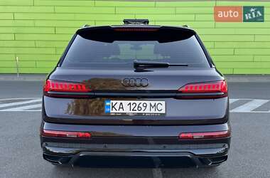 Позашляховик / Кросовер Audi Q7 2022 в 