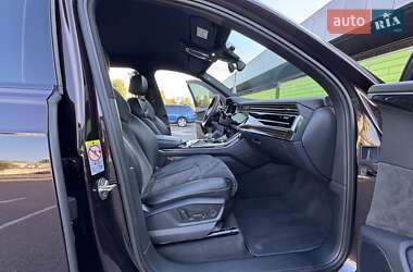 Позашляховик / Кросовер Audi Q7 2022 в 