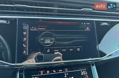 Позашляховик / Кросовер Audi Q7 2022 в 
