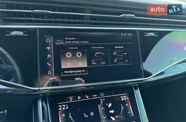 Позашляховик / Кросовер Audi Q7 2022 в 