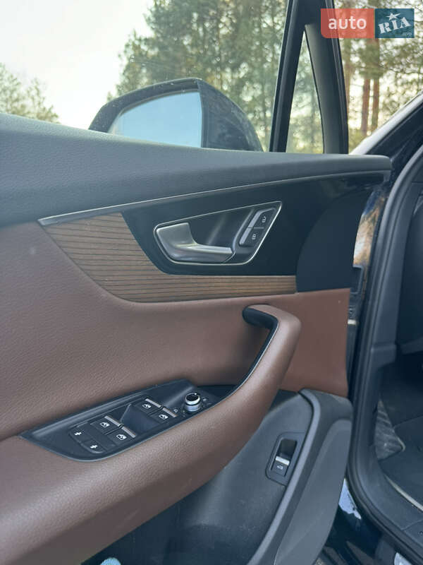 Внедорожник / Кроссовер Audi Q7 2017 в Рокитном