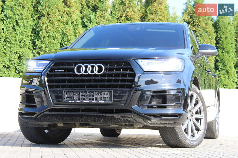 Внедорожник / Кроссовер Audi Q7 2017 в 
