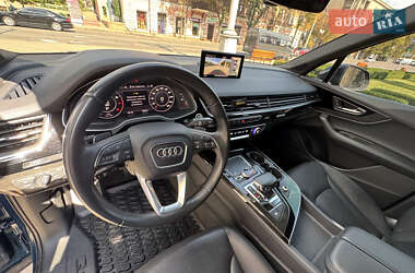 Позашляховик / Кросовер Audi Q7 2018 в 